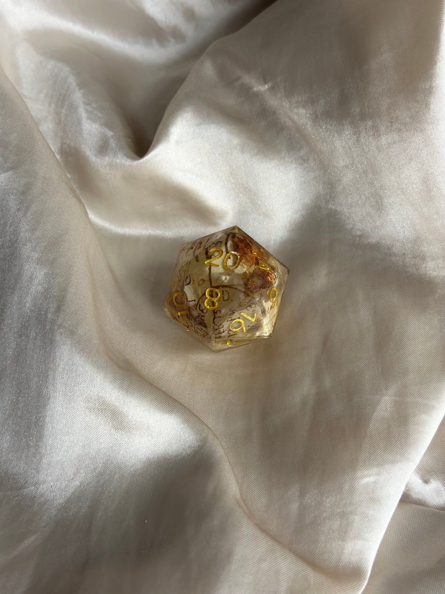 "Lost Pages" - 35mm Sharp Edge Handmade Resin D20